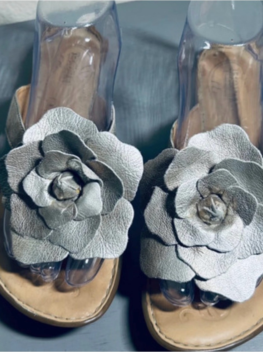 Born Floral Leather Slide Sandals in Light Gray